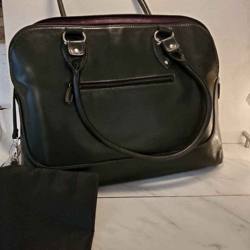Croft and Barrow New Black Case With Extra Pouch